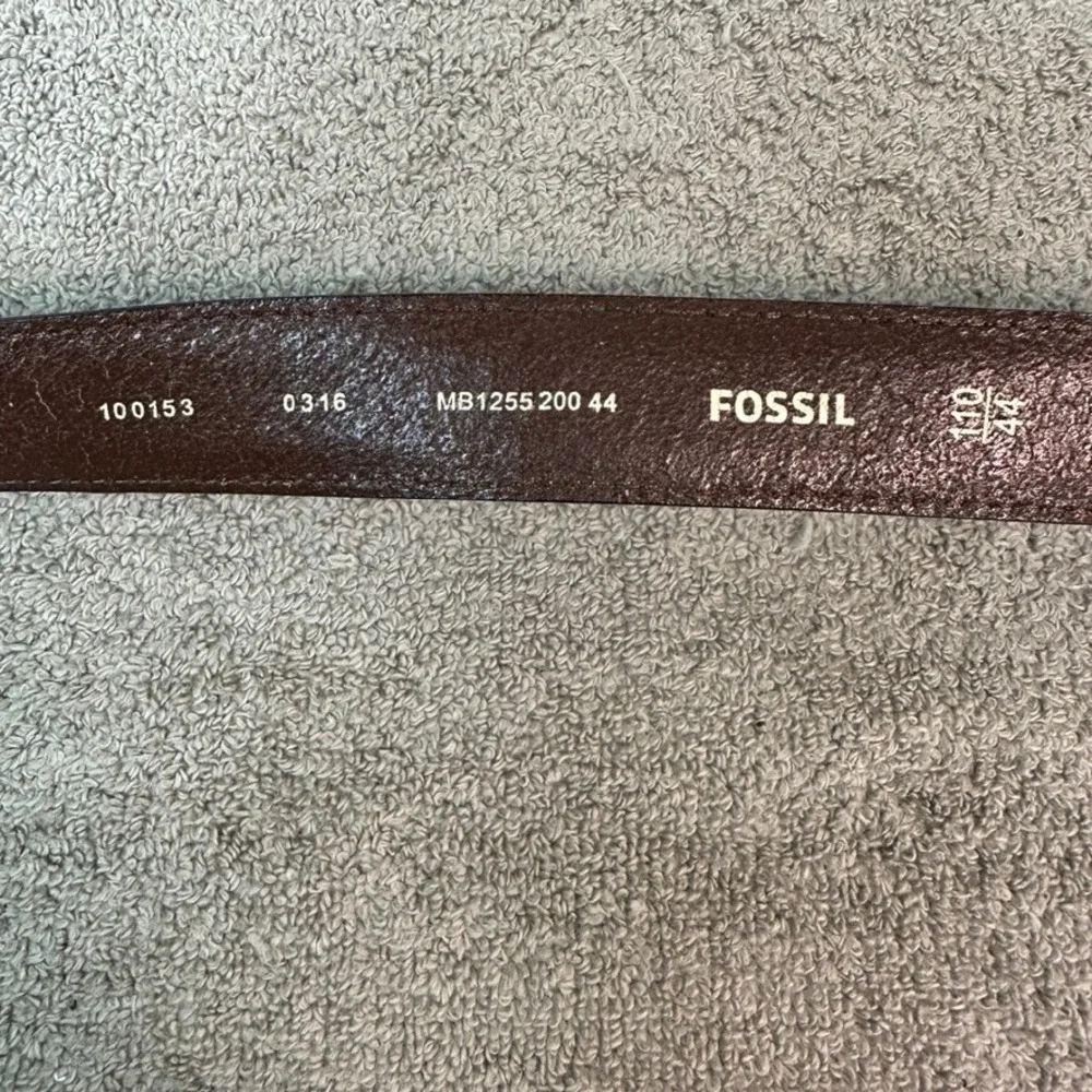 Fossil Mens Brown Leather Belt Size 44 MB1255 200 Contrast Stitch Silver Buckle